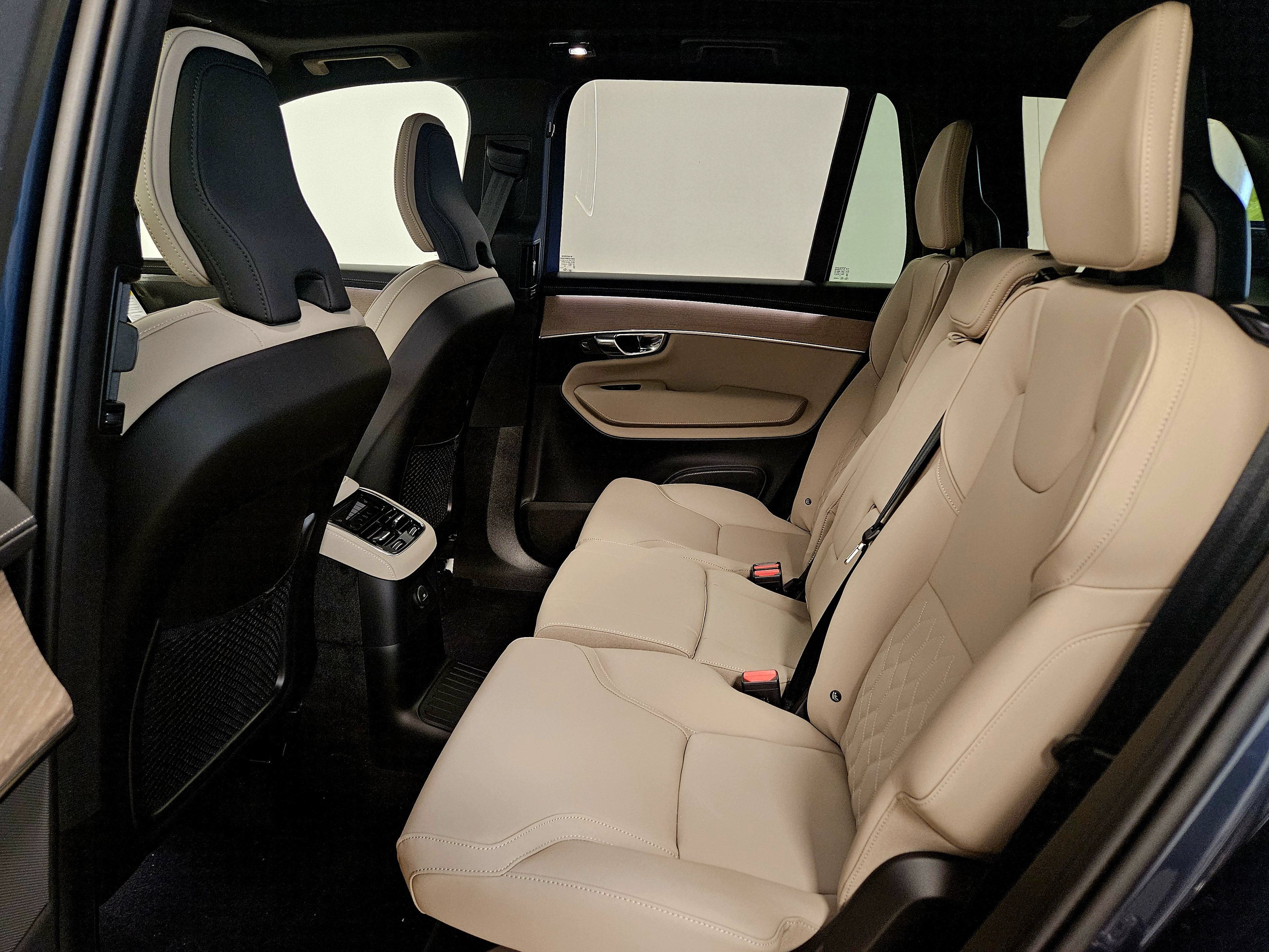 New 2026 Volvo XC90 T8 Plus w/ Protection Package Premier AWD/4WD image 11