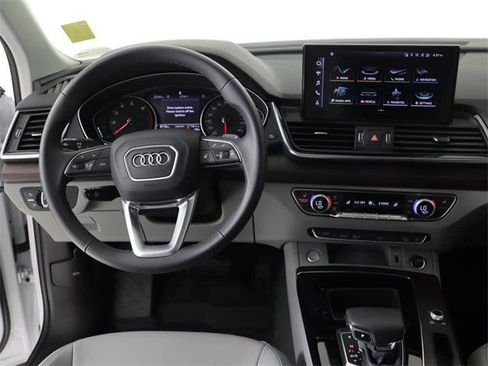 Used 2022 Audi Q5 2.0T Premium w/ Convenience Package AWD/4WD image 19