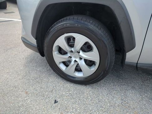 Used 2021 Toyota RAV4 LE image 22