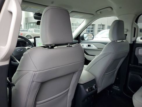 New 2026 Ford Explorer Active image 30