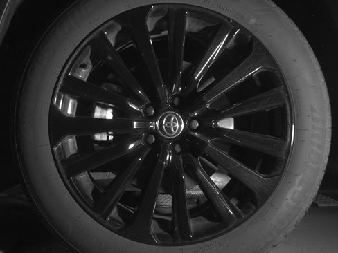 Used 2025 Toyota Highlander XSE image 11