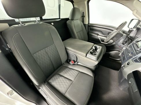 Used 2017 Nissan Titan SV AWD/4WD image 12