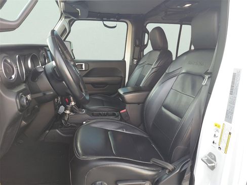 Used 2018 Jeep Wrangler Unlimited Sahara image 9