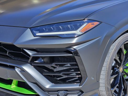 Used 2021 Lamborghini Urus image 11