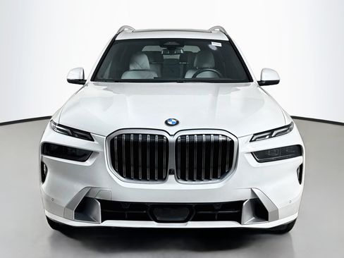 Used 2023 BMW X7 xDrive40i w/ Parking Assistance Package AWD/4WD image 2