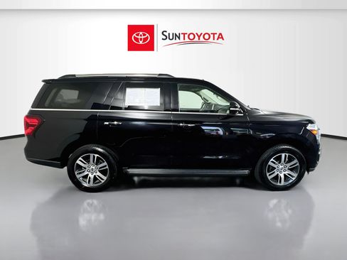 Used 2024 Ford Expedition Limited AWD/4WD image 2