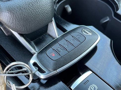Used 2025 Nissan Rogue SV FWD image 27