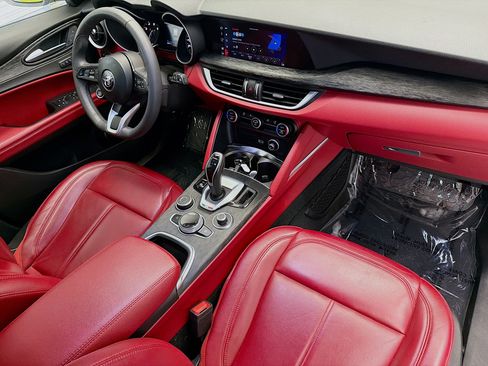 Used 2020 Alfa Romeo Stelvio w/ Nero Edizione RWD image 12