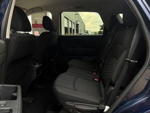 Used 2025 Nissan Pathfinder SV FWD image 12