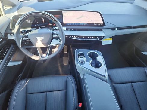 New 2026 Cadillac Optiq Luxury 2 image 17