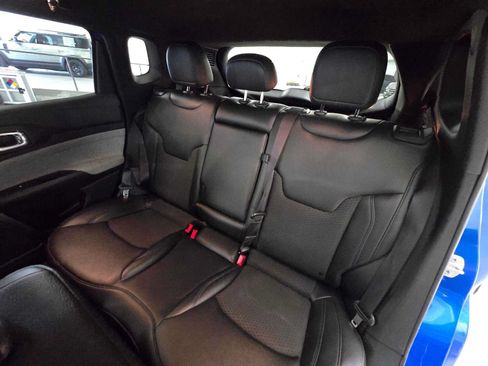 Used 2024 Jeep Compass Latitude AWD/4WD image 17