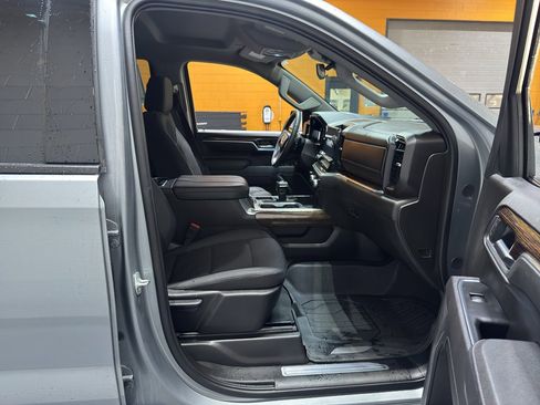 Used 2025 GMC Sierra 1500 Elevation image 21