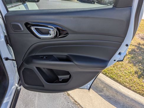 New 2026 Jeep Compass Latitude w/ Sun and Sound Group image 32