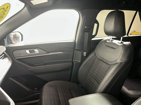 Used 2025 Ford Explorer ST-Line image 27