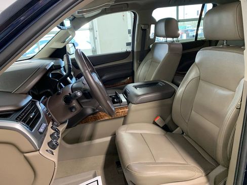 Used 2020 Chevrolet Suburban Premier w/ Max Trailering Package AWD/4WD image 19