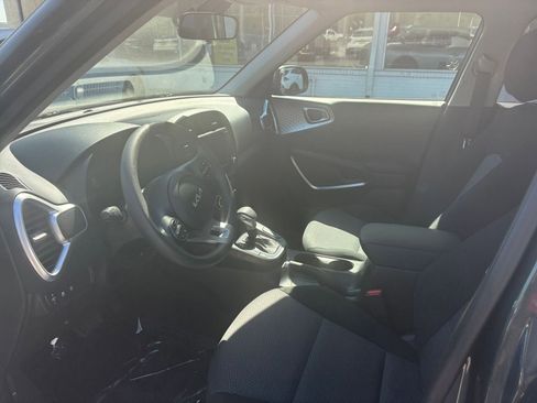 Used 2025 Kia Soul LX w/ LX Technology Package FWD image 22