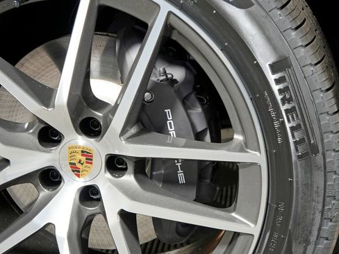 New 2026 Porsche Macan image 38