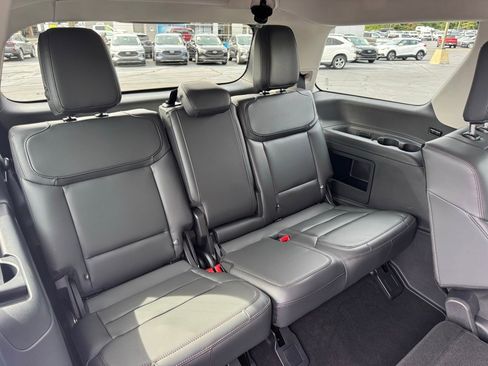 New 2025 Ford Expedition Active image 24