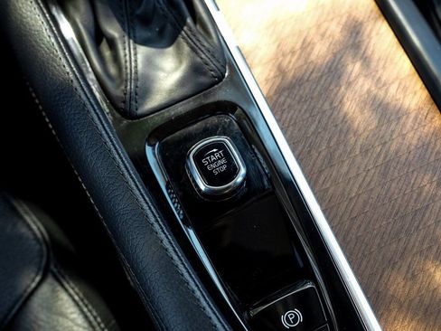 Used 2022 Volvo XC90 T6 Momentum w/ Climate Package image 30