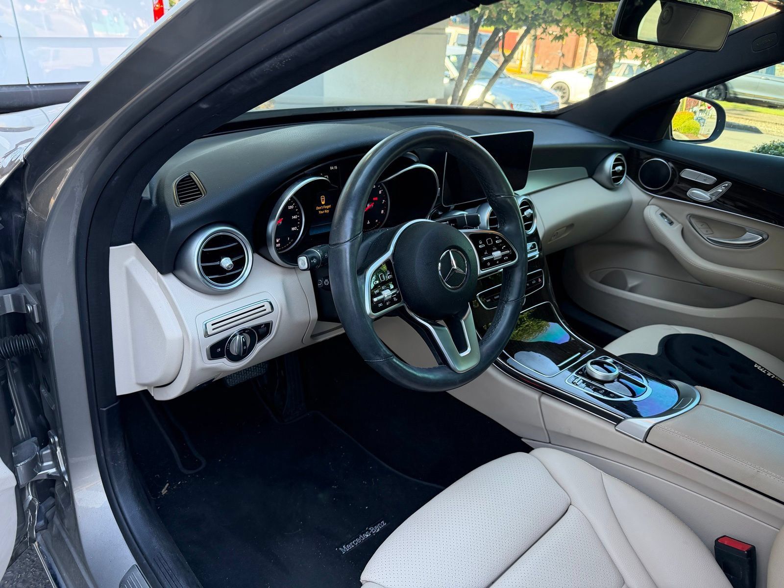Used 2019 Mercedes-Benz C 300 4MATIC Sedan image 5