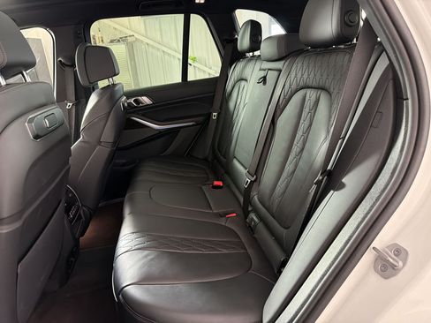 Used 2025 BMW X5 xDrive50e AWD/4WD image 23