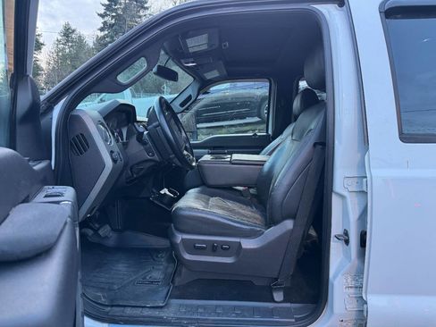 Used 2011 Ford F350 Lariat image 5