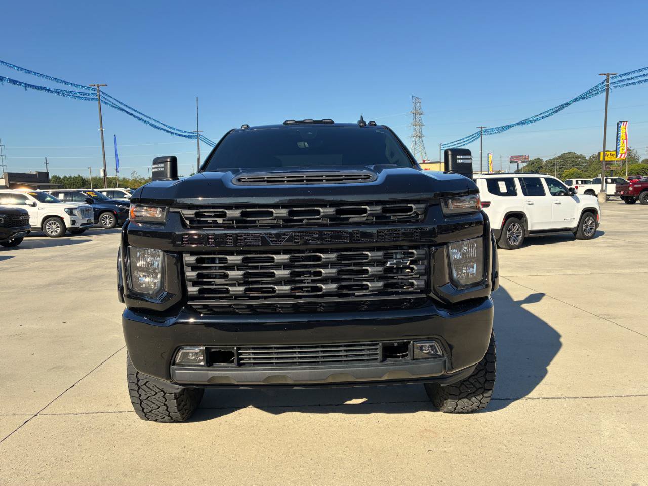Used 2022 Chevrolet Silverado 2500 Custom w/ Custom Value Package AWD/4WD image 3