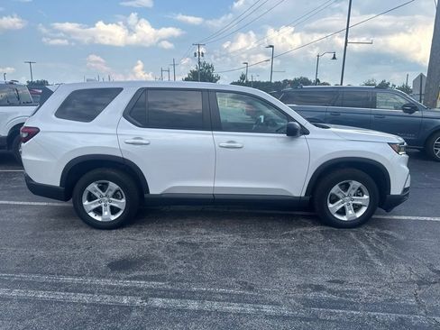 Used 2023 Honda Pilot LX image 2
