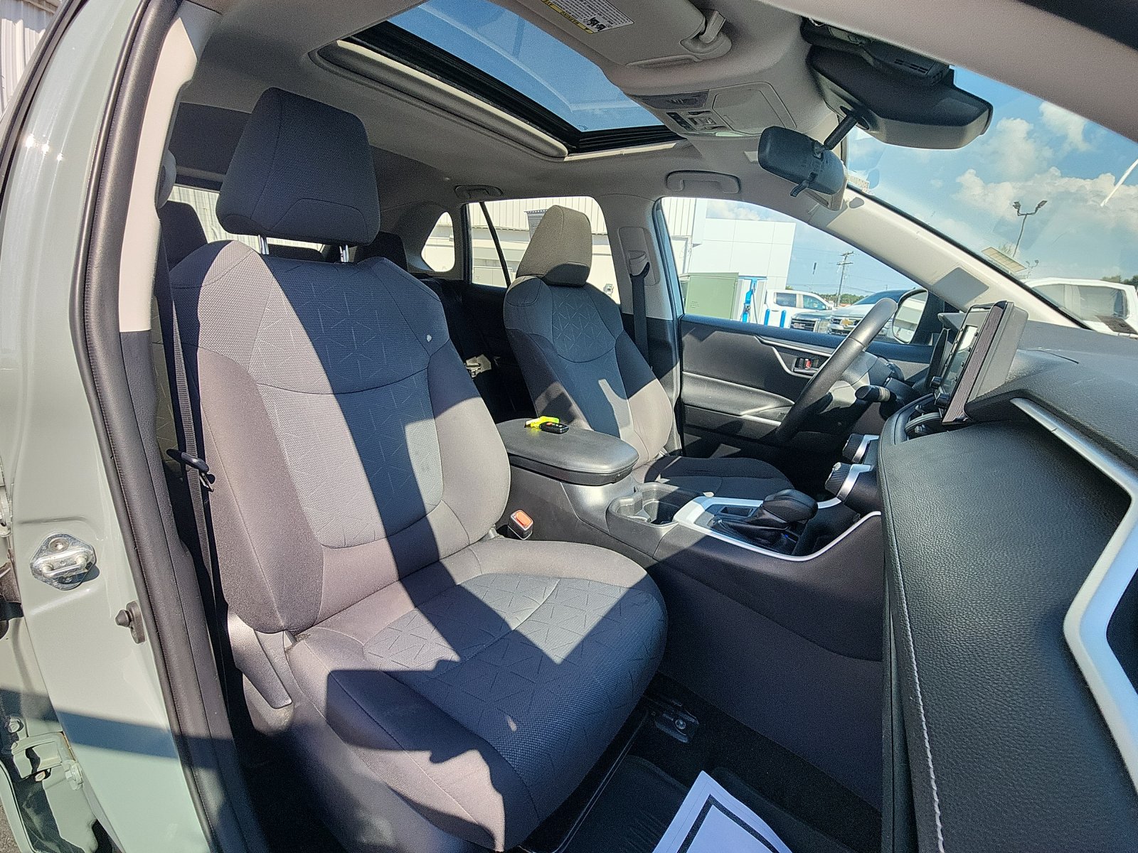 Used 2020 Toyota RAV4 XLE w/ Convenience Package AWD/4WD image 24