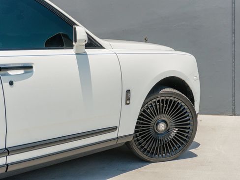 Used 2023 Rolls-Royce Cullinan Black Badge w/ Dark Exterior Package AWD/4WD image 41