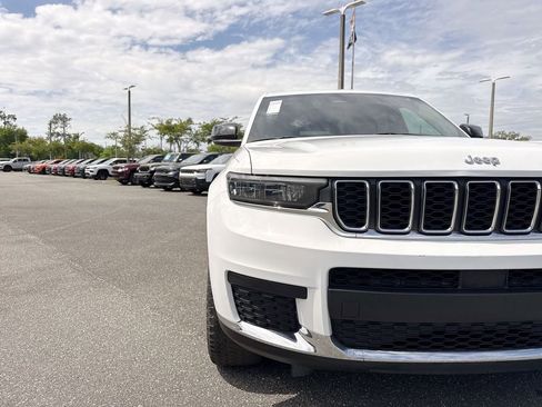 Used 2022 Jeep Grand Cherokee L Laredo w/ Luxury Tech Group I image 6