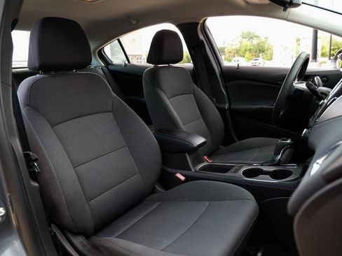 Used 2018 Chevrolet Cruze LT w/ Convenience Package FWD image 18