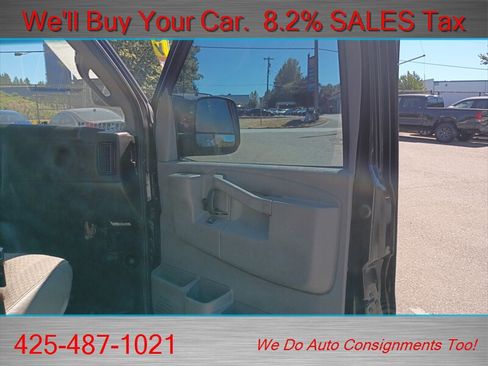 Used 2018 Chevrolet Express 2500 w/ Driver Convenience Package RWD image 12