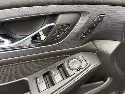 Used 2020 Chevrolet Traverse Premier image 23