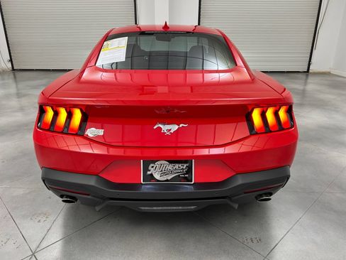 Used 2025 Ford Mustang Coupe RWD image 8