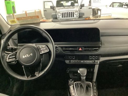 Certified 2026 Kia Seltos EX w/ EX Sunroof Package AWD/4WD image 12
