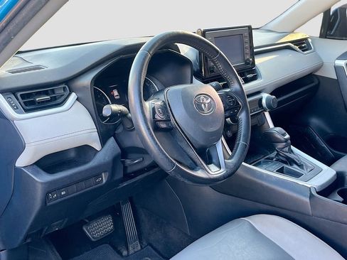 Used 2019 Toyota RAV4 XLE Premium FWD image 9