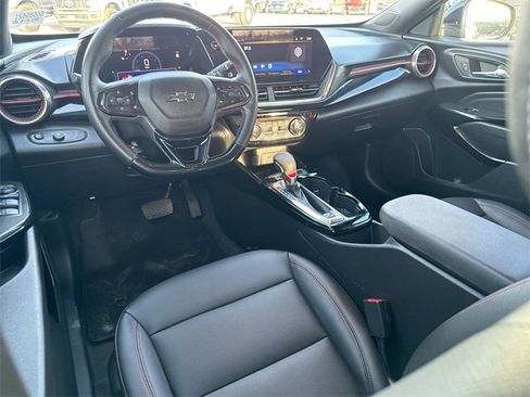 Used 2024 Chevrolet Trax RS image 35