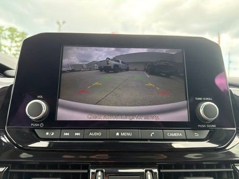 Used 2024 Nissan Pathfinder SV FWD image 30