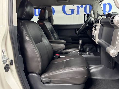 Used 2010 Toyota FJ Cruiser Sport Utility 2D image 7