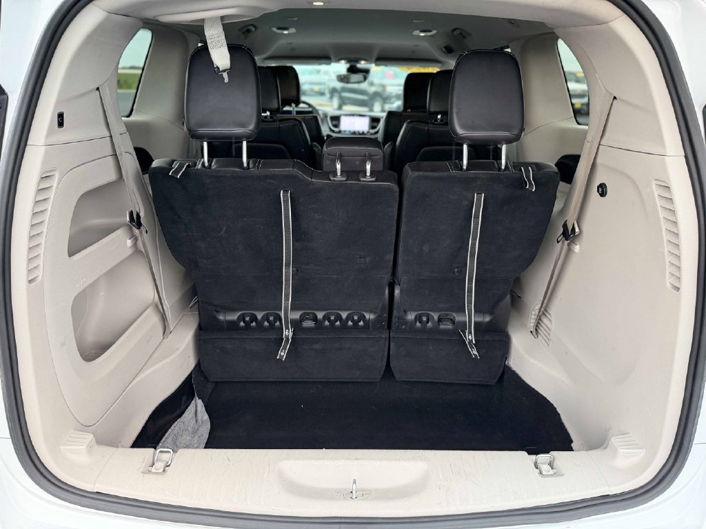 Used 2024 Chrysler Pacifica Touring-L FWD image 16