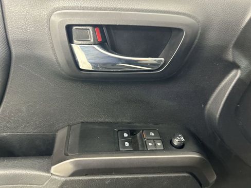Used 2022 Toyota Tacoma TRD Sport image 11