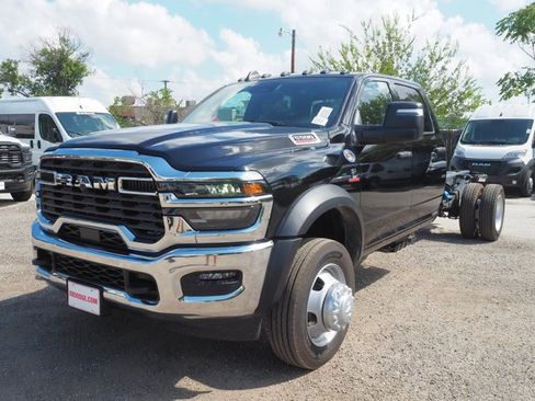New 2026 RAM 5500 Tradesman w/ Chrome Appearance Group image 2