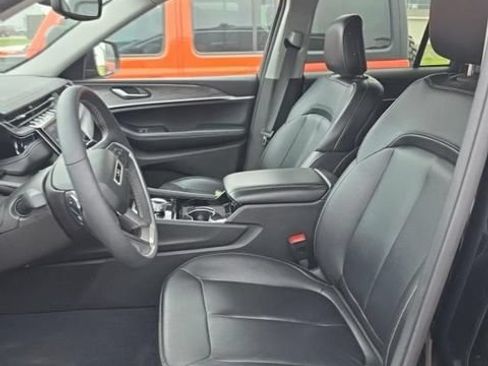 Used 2022 Jeep Grand Cherokee Limited 4xe AWD/4WD image 3