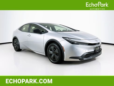 Used 2025 Toyota Prius LE image 1