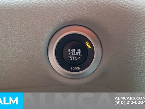 Used 2023 Chrysler Voyager LX image 10