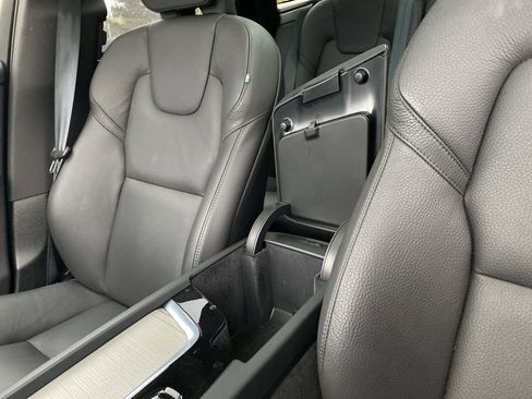 Used 2025 Volvo XC60 B5 Plus image 36