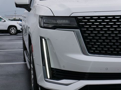 Certified 2023 Cadillac Escalade ESV Premium Luxury w/ LPO, Floor Liner Package AWD/4WD image 15