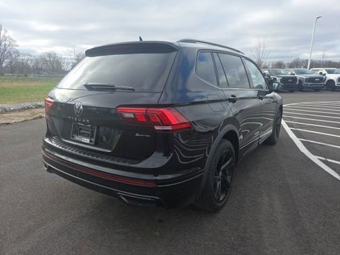 Used 2023 Volkswagen Tiguan SE R-Line image 8