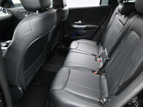 Used 2022 Mercedes-Benz GLA 250 4MATIC w/ Premium Package image 25